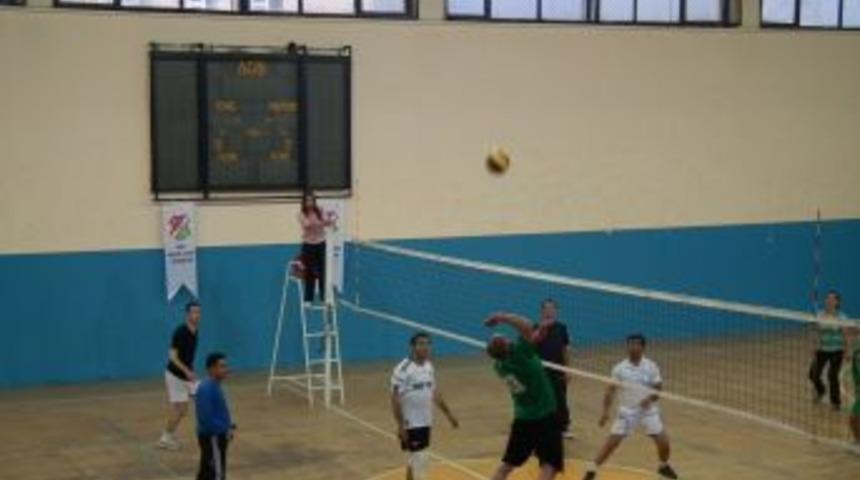 Sarıkamış'ta Kurumlararası Voleybol Turnuvası Tamamlandı