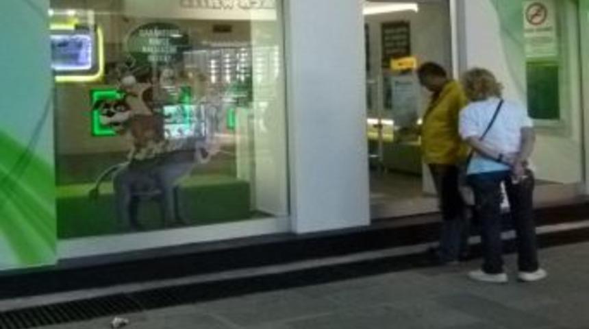 Bankanın Kapısına M&uuml;h&uuml;r Vuruldu