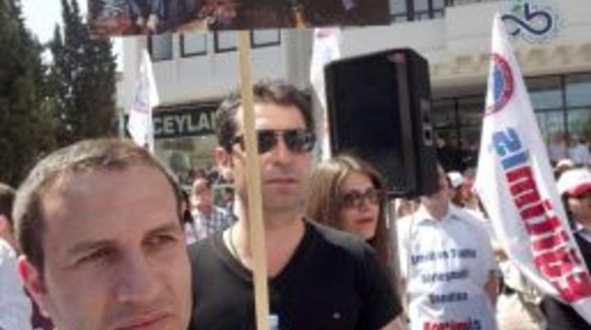 İş Bırakan Memurlar Davul-zurna Eşliğinde Protesto Gösterisi Yaptı