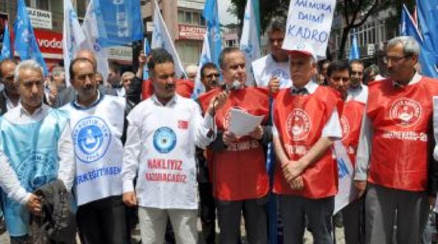 Balıkesir'de Kamu &Ccedil;alışanları D&ouml;rt Ayrı Grup Halinde Eylem Yaptı