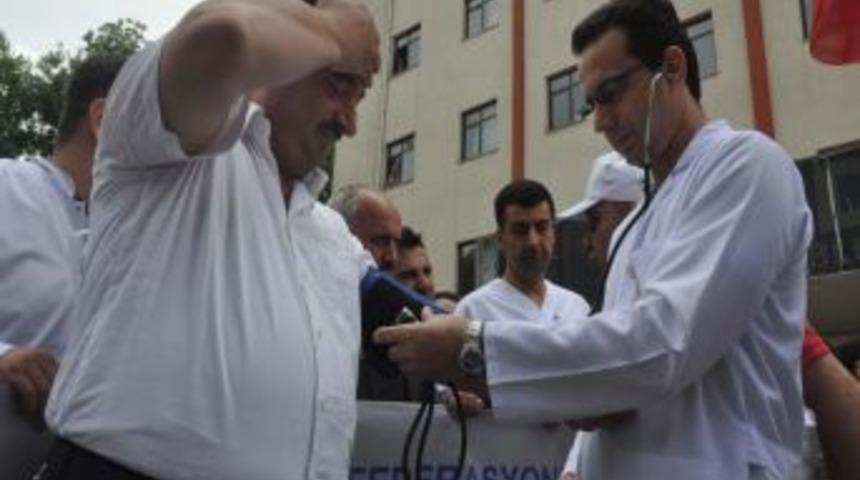 Sağlık&ccedil;ıların Tansiyonu &Uuml;&ccedil; Bu&ccedil;uğa D&uuml;şt&uuml;