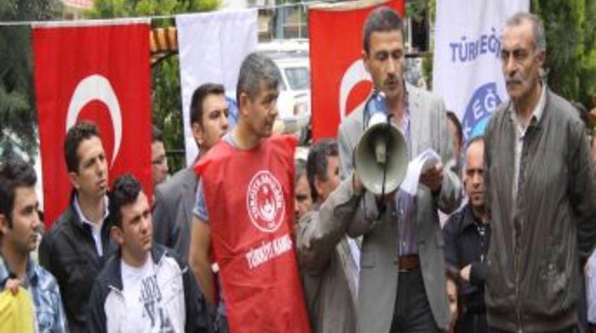 Simav'da Memurlar Eylem Yaptı