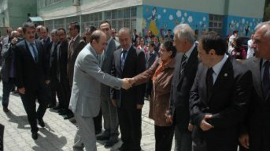 Vali &Ouml;zt&uuml;rk, Tortum'da A&ccedil;ılış T&ouml;renlerine Katıldı