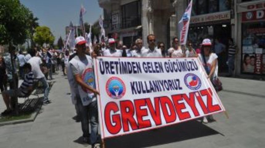 Antakya&rsquo;da Memurlar Iş Bıraktı