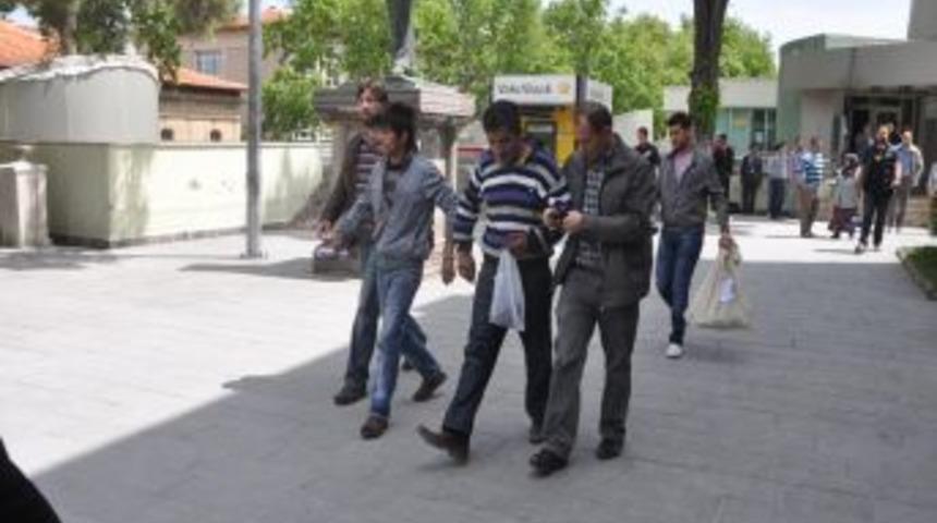 Okul'dan Hırsızlık Yapan Ş&uuml;pheliler Yakalandı