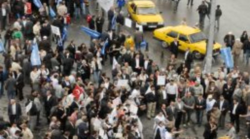 Memur-Sen &Uuml;yeleri Sivas'ta Iş Bırakma Eylemi Yaptı