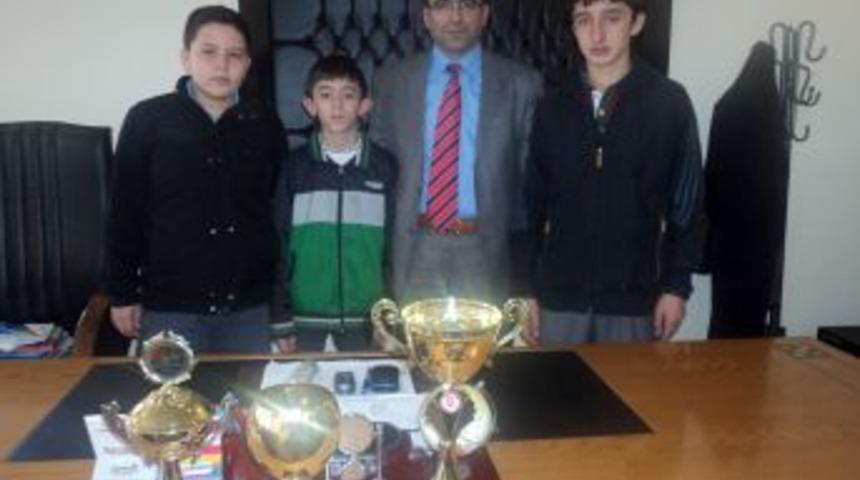 &Ouml;zel Selma, T&uuml;rkiye 4.'s&uuml; Oldu