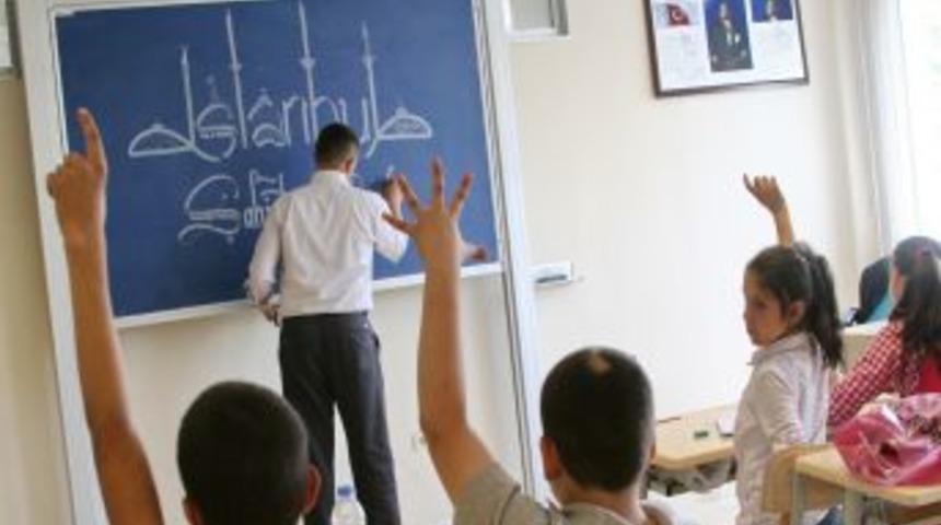 Başakşehirli &Ouml;ğrenciler Kaligrafi &Ouml;ğreniyor