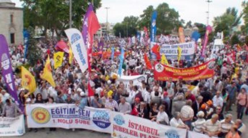 Beyazıt Meydanı'nda 'zam' Eylemi