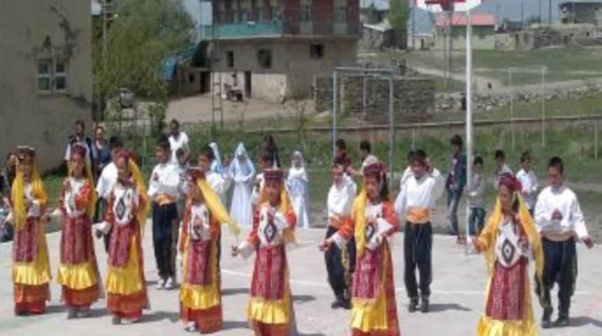 Akyaka&rsquo;da Ilk&ouml;ğretim &Ouml;ğrencileri Yıl Sonu Etkinliği D&uuml;zenledi