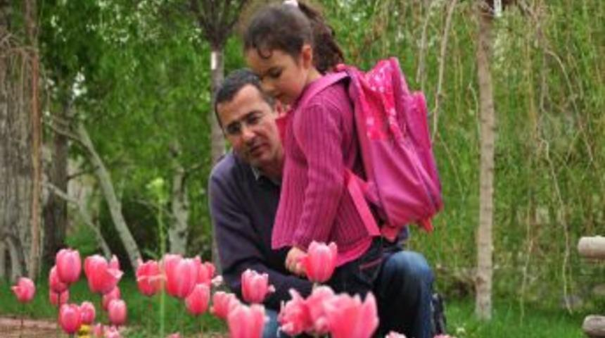 Soğuğun Başkenti Erzurum'da Bahar Esintileri Ile Y&uuml;zler G&uuml;l&uuml;yor