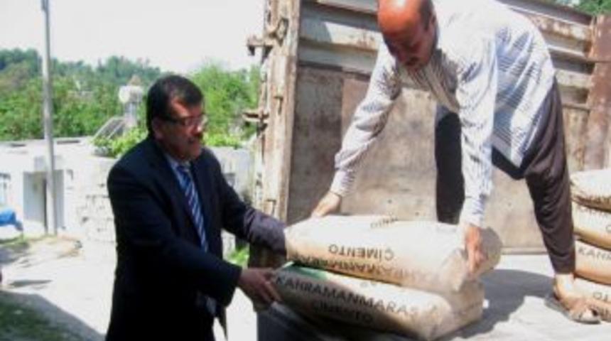 Evleri Yanan İspir Ailesine Okul M&uuml;d&uuml;r&uuml; Sahip &Ccedil;ıktı