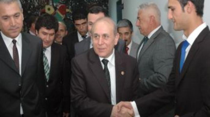 Bu Sefer Burhan Kuzu &Ouml;ğrencilere Yumurta Attı