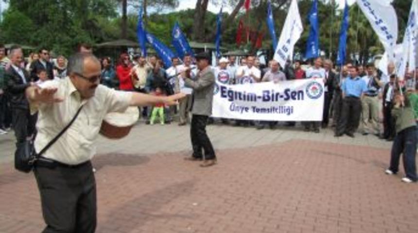 &Uuml;nye'de Memurlar, H&uuml;k&uuml;metin Maaş Zammını Protesto Etti