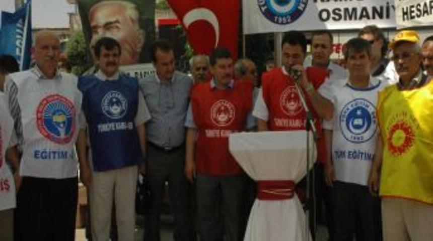 Aynı Alanda &Ouml;nce Kamu-Sen, Sonra Memur-Sen Eylem Yaptı