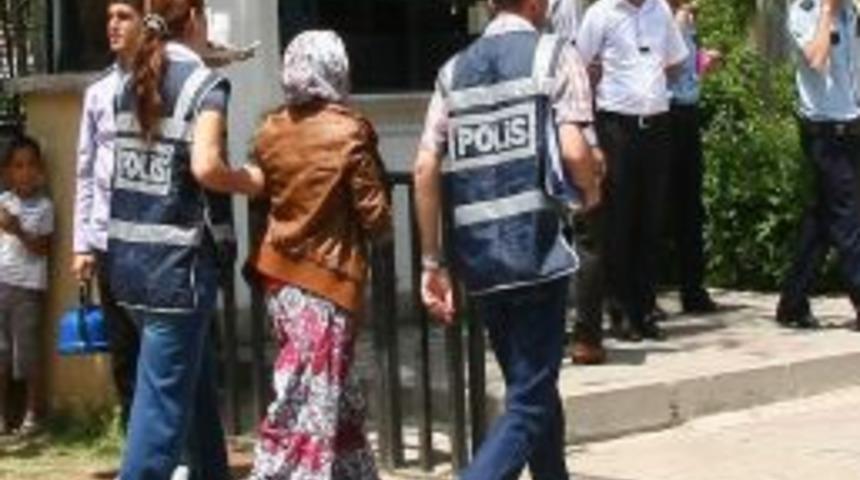 Diyarbakır'da Kadınların Bı&ccedil;aklı Kavgası Kanlı Bitti