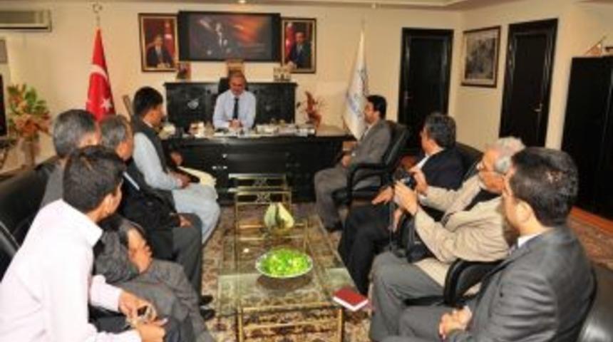 Pakistan Help Line Derneği'nden Van'daki Kur'an Kursuna Bağış