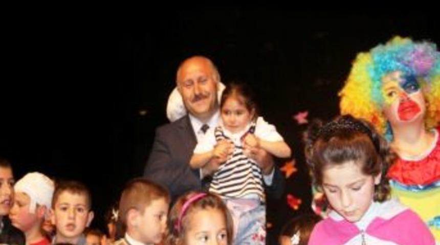 Bayburt Belediyesi'nden Minik &Ouml;ğrencilere Yılsonu Şenliği