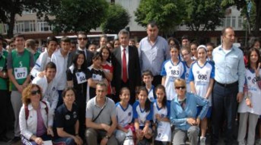 Tarihi &Ccedil;arşı Ve Hanlar B&ouml;lgesinde Zamanla Yarış