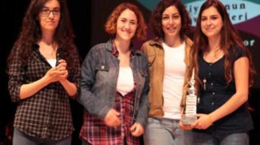 Yt&uuml;'de Tiyatro'nun Yıldızları Belli Oldu