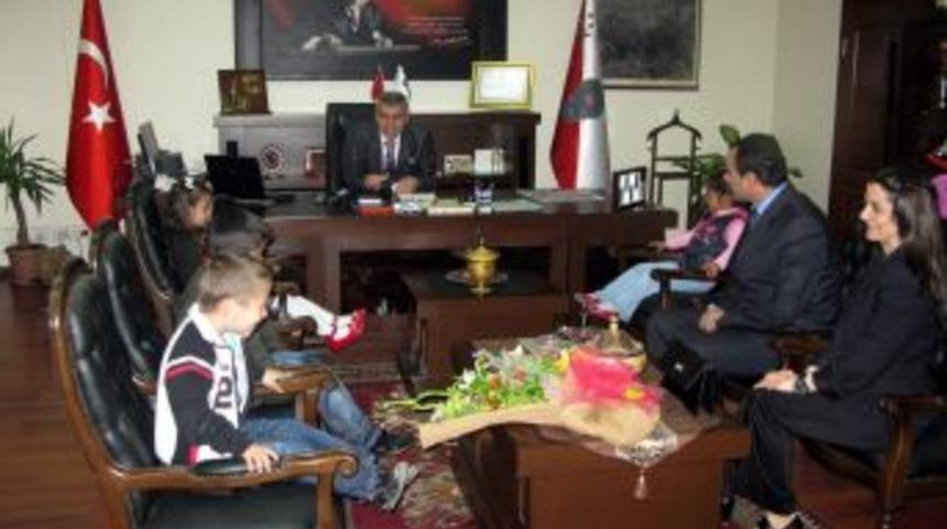 Minik &Ouml;ğrencilerden Emniyet M&uuml;d&uuml;r&uuml;'ne Ziyeret