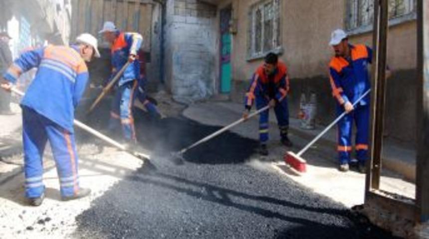 Şehitkamil Belediyesi Asfalt &Ccedil;alışmalarına Devam Ediyor