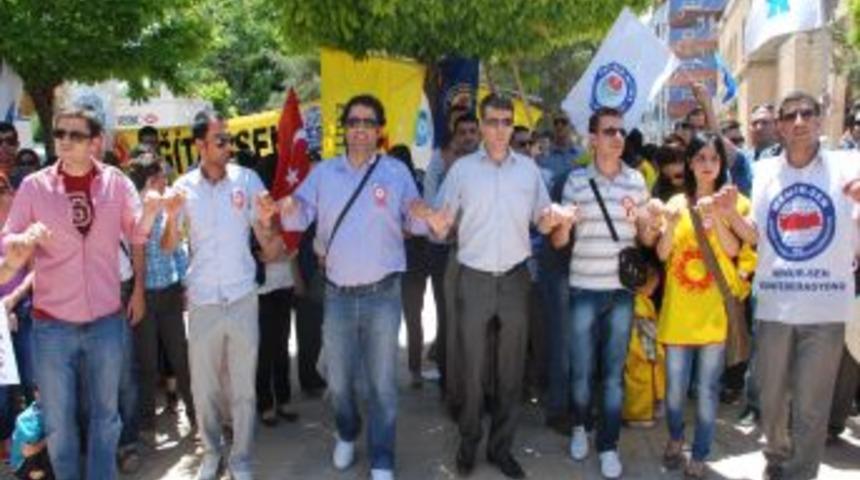Midyat'ta Kesk Ve Kamu Sen'e Bağlı Sendikalar Grevde