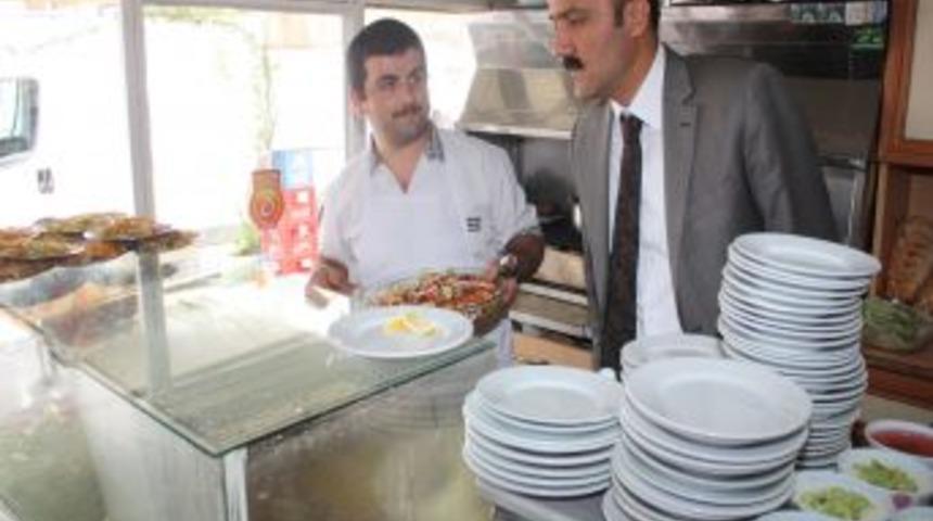 Başkan İsmail Bayram, Esnafla Yemek Yedi