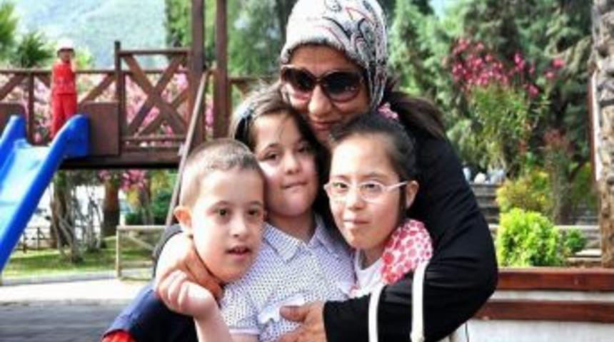 Gönüllüler Hasta Çocukları Eğlendirdi