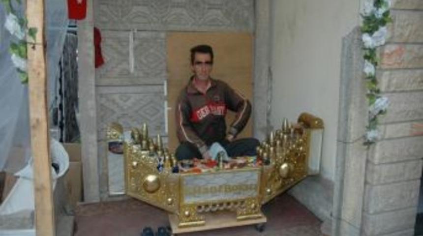 Ayakkabı Boyacılığı K&uuml;lt&uuml;r&uuml;n&uuml; Yaşayarak Devam Ettiriyor