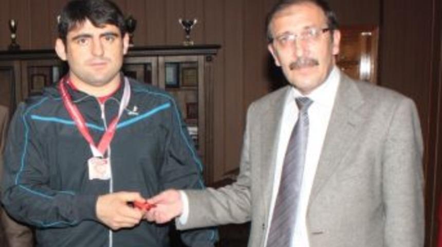 G&uuml;reş'te Kenan G&ouml;r, Altın Madalya Aldı