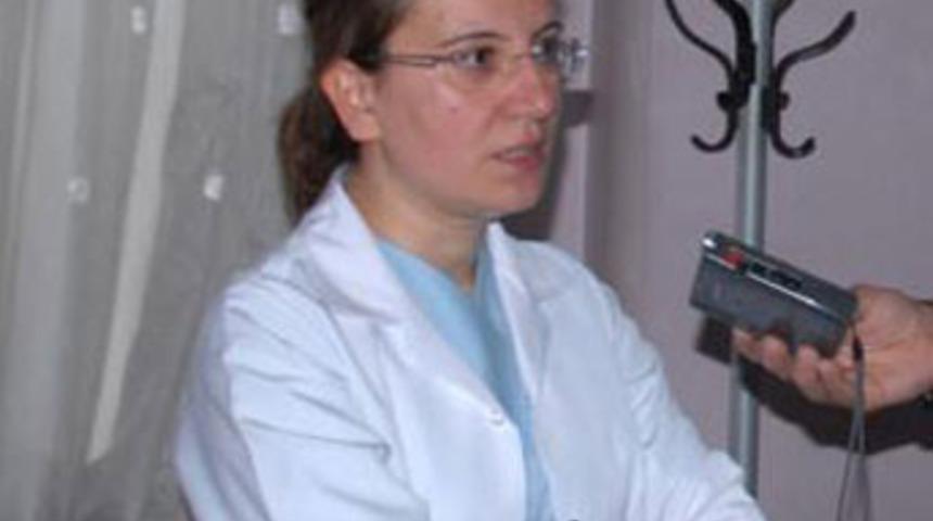 Oğlunun ölüm haberini veren doktoru dövdü