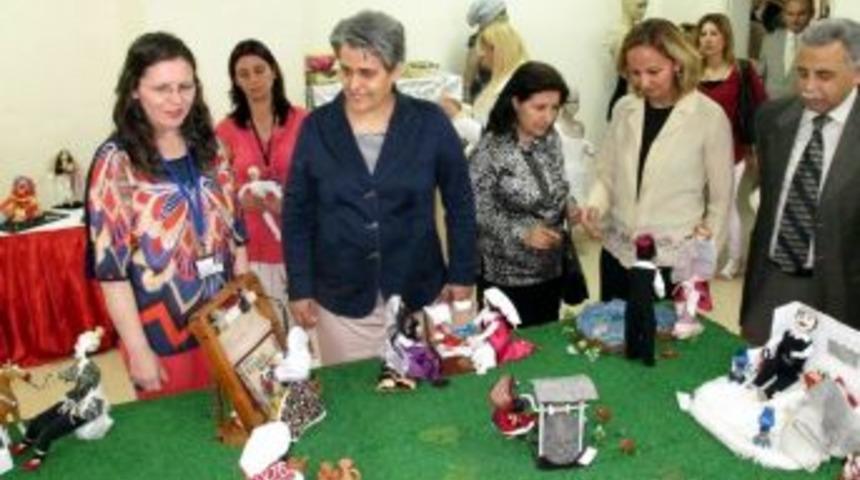 Hatay Valisinin Eşi Zehra Lekesiz Erzin'de Sergi Gezdi