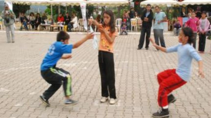 Otantik &Ccedil;ocuk Oyunları Şenliği Başlıyor