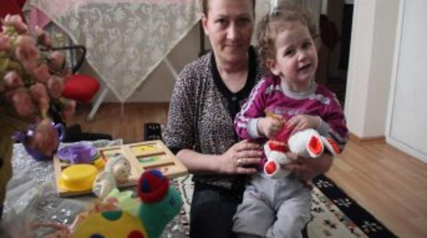 Bu Anne Kızının &Ouml;l&uuml;m&uuml;n&uuml; Bekliyor