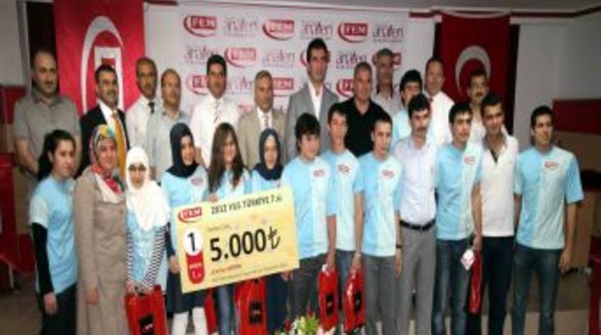 Mersin&rsquo;de Fem Dershanesi Dereceye Giren &Ouml;ğrencilerini &Ouml;d&uuml;llendirdi