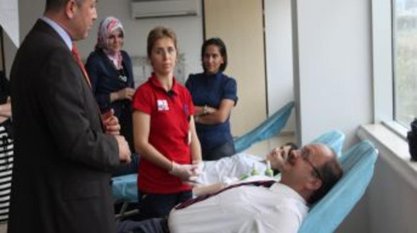 Katip &Ccedil;elebi &Uuml;niversitesi'nden Kan Bağış Kampanyası