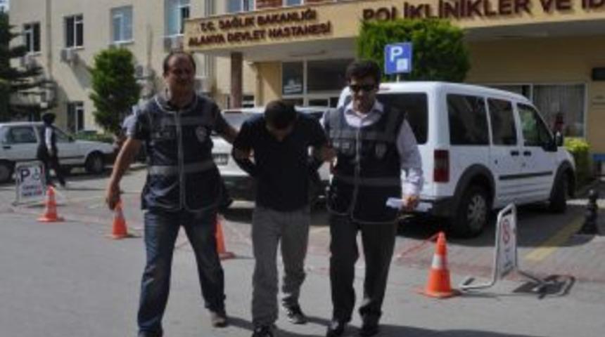 Dans Etme Bahanesi İle Turistin Cep Telefonunu &Ccedil;aldı