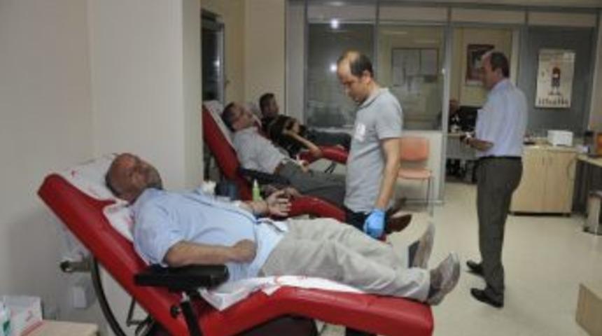 D&uuml;zce Kırım T&uuml;rkleri Derneği'nden Kan Bağışı