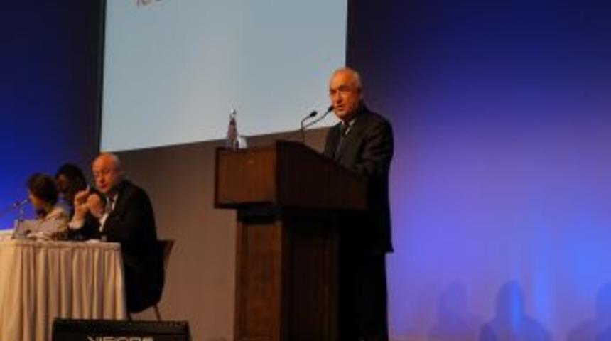 Cemil &Ccedil;i&ccedil;ek: Daha Adil K&uuml;resel Kalkınma Stratejileri Belirlemeliyiz