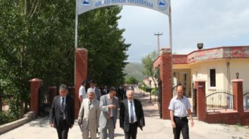 Rekt&ouml;r G&ouml;n&uuml;ll&uuml;, G&ouml;lbaşı'nı Ziyaret Etti