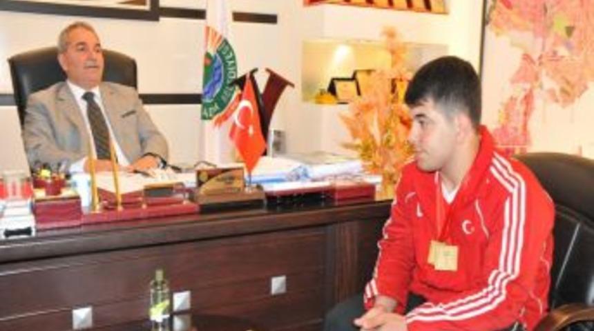 Engelli G&uuml;reş&ccedil;i, Belediye Başkanı Demirtaş'tan Destek S&ouml;z&uuml; Aldı