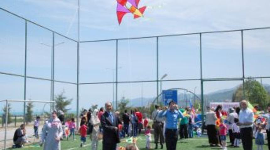 Anaokulu &Ouml;ğrencileri 80 U&ccedil;urtmayı G&ouml;ky&uuml;z&uuml;ne Bıraktı