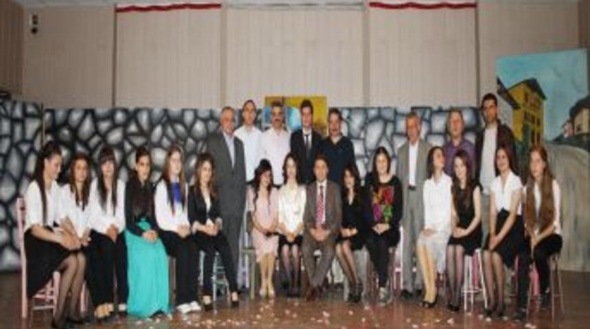 Beşikd&uuml;z&uuml; KTML &Ouml;ğrencilerinden Şiir Dinletisi