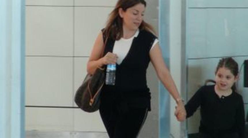 Aşkın Nur Yengi, Kızıyla Londra&rsquo;ya Gitti