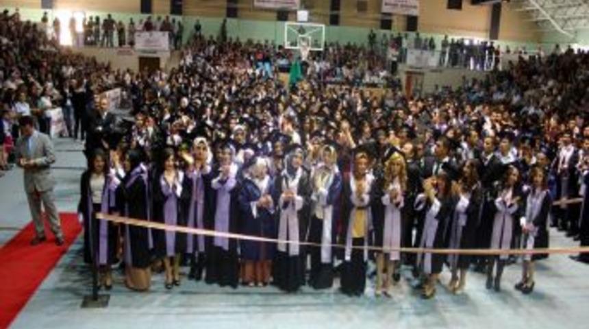 E.&uuml;'de Mezuniyet Sevinci