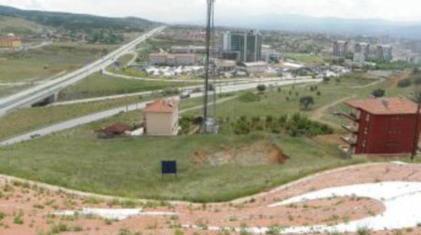 'Anıt Bayrak' Kırmızıdan Yeşile Döndü