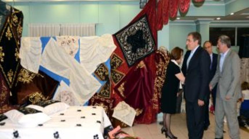 Hem'de Yıl Sonu Sergisi