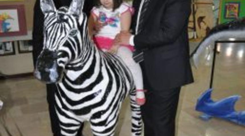 Atık Kağıtlar Sanata D&ouml;n&uuml;şt&uuml;