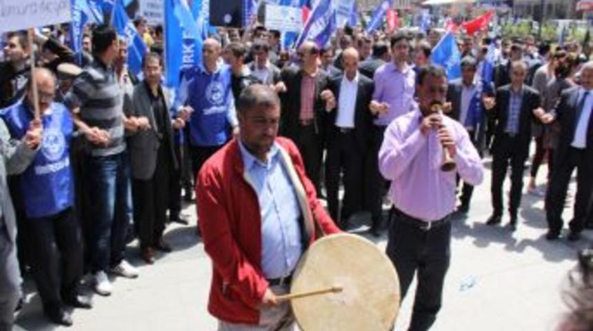 Memurların Eyleminden Ağrılı Davulcu Karlı &Ccedil;ıktı